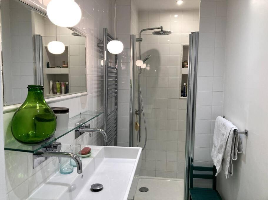Appartement Cosy Dans Le 9E Paris Exterior photo